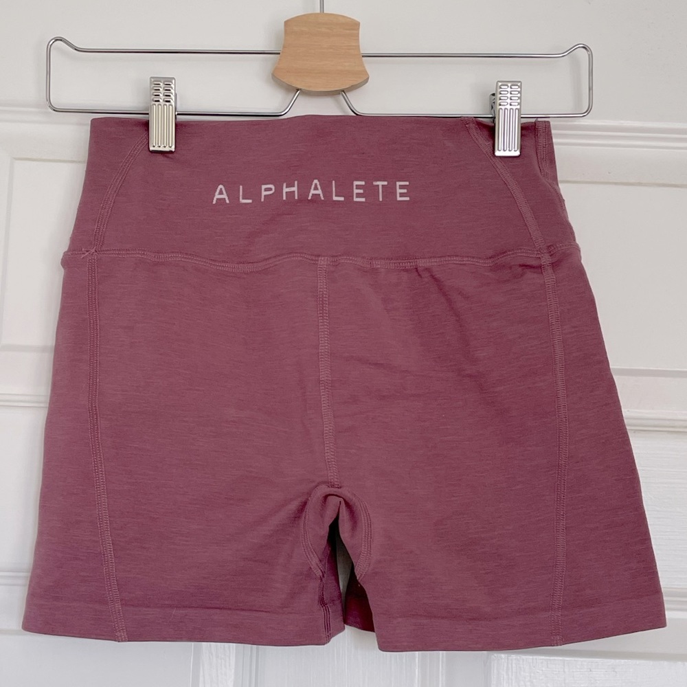 Alphalete Amplify 4" shorts - medium